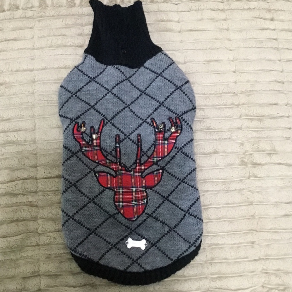 Barkley & Finn Holiday Dog Sweater, Size Large.